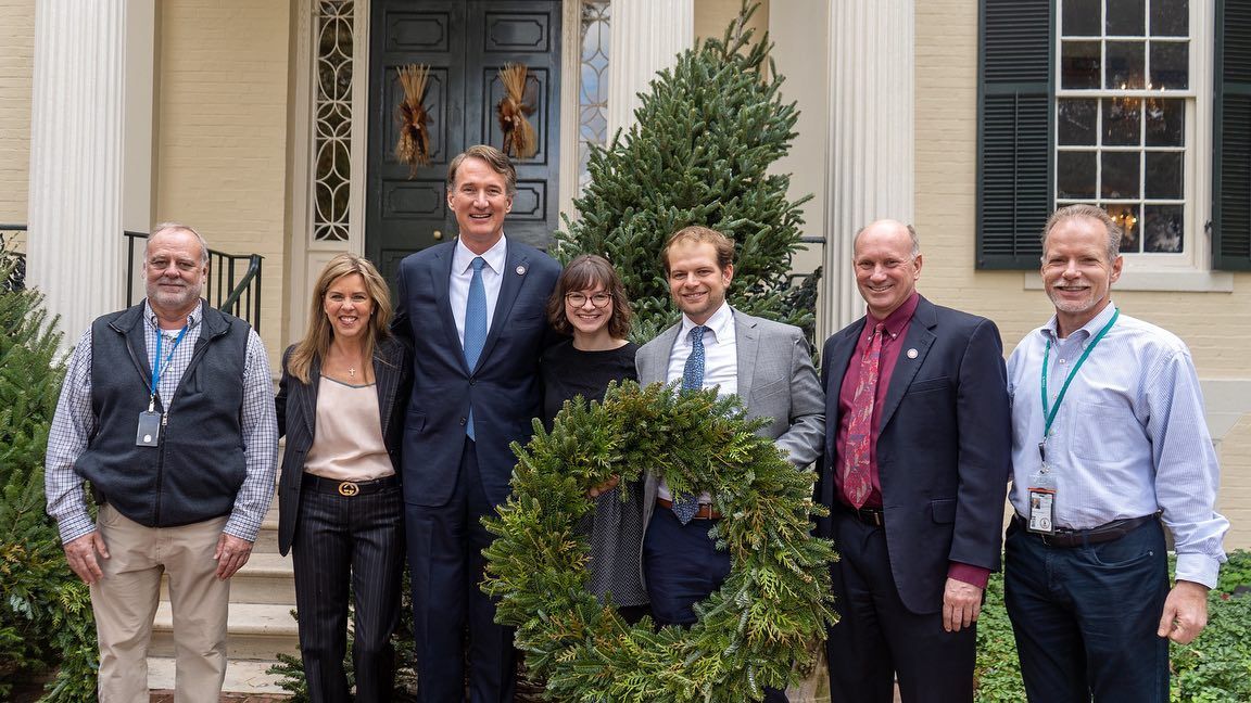 The farm’s owners with Governor Youngkin, the First Lady and mansion staff on the Executive Mansion steps, holding a Fraser Fir wreath (official photo)